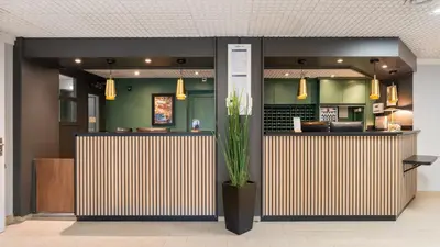 Cuisine ou kitchenette dans l'établissement Campanile PRIME - Lyon Ouest Tassin