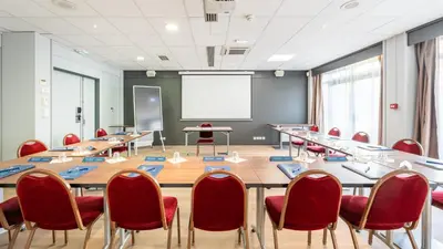 Espace de conférence ou salle de réunion dans l'établissement Campanile PRIME - Lyon Ouest Tassin