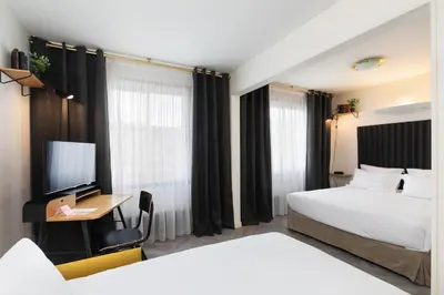 Un ou plusieurs lits dans un hébergement de l'établissement Hôtel Chromatics & Restaurant Hill Club by HappyCulture