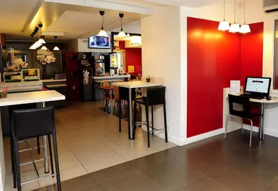 Télévision ou salle de divertissement dans l'établissement ibis Lyon Est Beynost