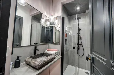 Salle de bains dans l'établissement La Suite en Rose - Spa - Lyon Centre Brotteaux