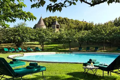 Piscine de l'établissement Château de Bagnols ou située à proximité