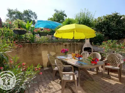 Jardin de l'établissement Gîte Charmant avec Terrasse et Jardin, Animaux Bienvenus - FR-1-496-90