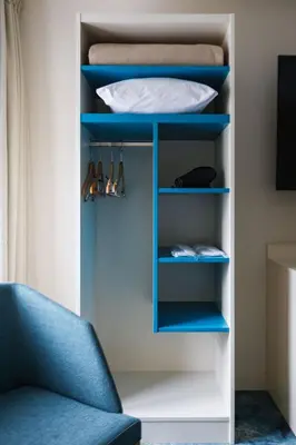 Bibliothèque dans l'hôtel