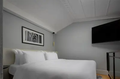 Télévision ou salle de divertissement dans l'établissement Cour des Loges Lyon, A Radisson Collection Hotel