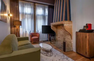 Télévision ou salle de divertissement dans l'établissement Cour des Loges Lyon, A Radisson Collection Hotel