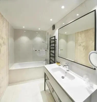 Salle de bains dans l'établissement Hôtel Le Roosevelt Lyon