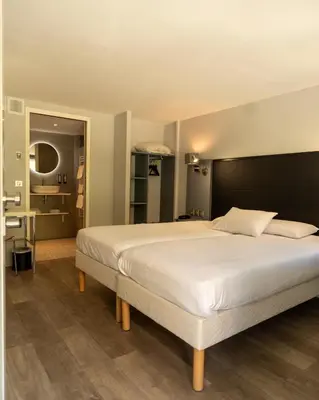Un ou plusieurs lits dans un hébergement de l'établissement Kyriad Lyon Sud Sainte Foy
