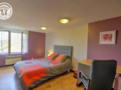 Un ou plusieurs lits dans un hébergement de l'établissement Gîte Studio avec Terrasse Privée au Cœur du Vignoble - FR-1-496-116