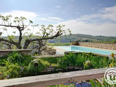 Piscine de l'établissement Gîte Studio avec Terrasse Privée au Cœur du Vignoble - FR-1-496-116 ou située à proximité