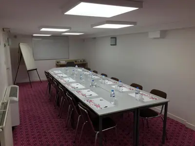 Espace de conférence ou salle de réunion dans l'établissement Au Patio Morand
