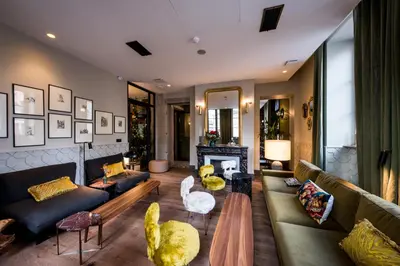 Coin salon dans l'établissement Hôtel de l'Abbaye Lyon - Boutique Hôtel