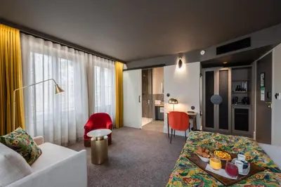 Un ou plusieurs lits dans un hébergement de l'établissement Hôtel de l'Abbaye Lyon - Boutique Hôtel