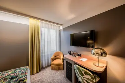 Télévision ou salle de divertissement dans l'établissement Hôtel de l'Abbaye Lyon - Boutique Hôtel