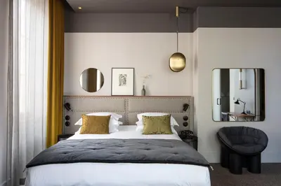 Un ou plusieurs lits dans un hébergement de l'établissement Hôtel de l'Abbaye Lyon - Boutique Hôtel
