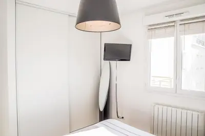 Télévision ou salle de divertissement dans l'établissement Appart'cosy Lyon Est