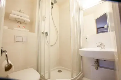 Salle de bains dans l'établissement Best Hotel Lyon - Saint Priest