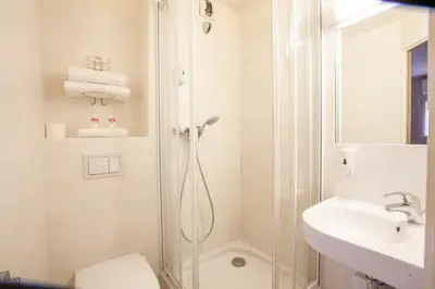 Salle de bains dans l'établissement Best Hotel Lyon - Saint Priest