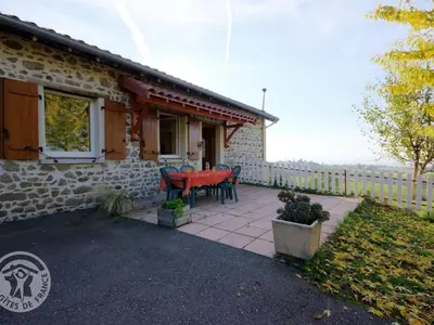 Jardin de l'établissement Gîte confortable 2 chambres avec animaux acceptés en pleine campagne - FR-1-496-130