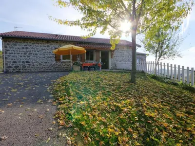 Jardin de l'établissement Gîte confortable 2 chambres avec animaux acceptés en pleine campagne - FR-1-496-130