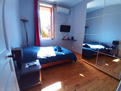 Un ou plusieurs lits dans un hébergement de l'établissement Studio Calme avec Jardin, Tram T6 & Métro D, Proche Hôpital Mermoz et Édouard Herriot