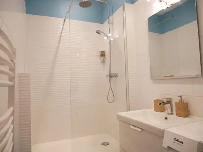 Salle de bains dans l'établissement Appartement écologique - Proche Métro Charpennes