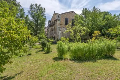 Jardin de l'établissement Les Suites de l'Ile Barbe