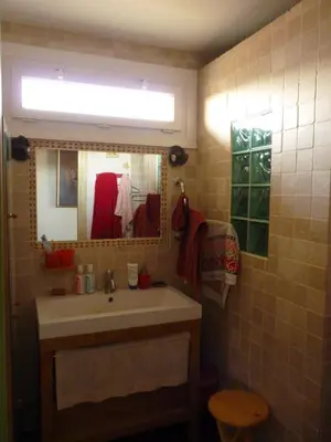 Salle de bains dans l'établissement Charmant 3 pièces 10 min de Lyon