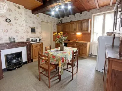 Cuisine ou kitchenette dans l'établissement Gîte à la campagne avec animaux acceptés proche Saint-Étienne - FR-1-496-144