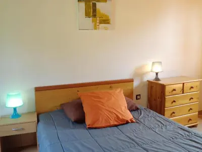 Un ou plusieurs lits dans un hébergement de l'établissement Gîte familial avec terrasse et animaux bienvenus - FR-1-496-145