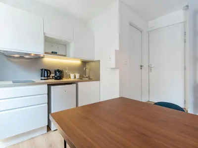 Cuisine ou kitchenette dans l'établissement URBAIN et ZEN - Cosy l Hyper-Centre l Jean Macé by Dreamy Flat Lyon