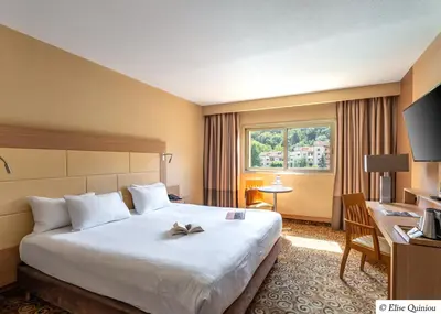 Un ou plusieurs lits dans un hébergement de l'établissement Hôtel Lyon Métropole & Spa