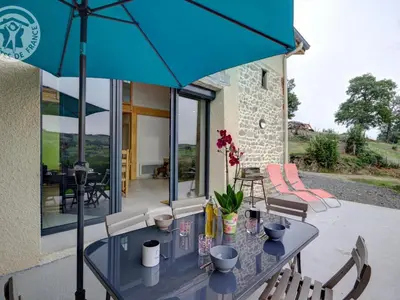 Terrasse ou espace extérieur de l'établissement Charmante maison à la campagne avec jardin, animaux acceptés - FR-1-496-146