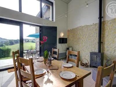 Télévision ou salle de divertissement dans l'établissement Charmante maison à la campagne avec jardin, animaux acceptés - FR-1-496-146