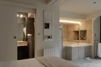Salle de bains dans l'établissement MiHotel Le Gourguillon
