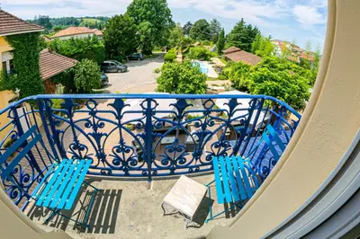 Balcon ou terrasse dans l'établissement HOTEL DES DAUPHINS