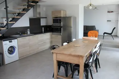Cuisine ou kitchenette dans l'établissement La Maison de Léobin