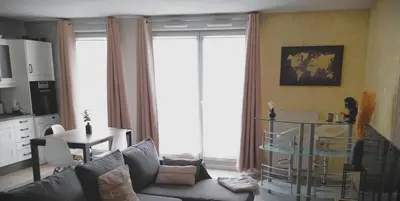 Coin salon dans l'établissement Cosy Appart - Proche Eurexpo - Balcon - Parking - Spacieux T2