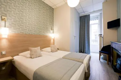 Un ou plusieurs lits dans un hébergement de l'établissement Hôtel du Dauphin