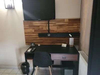 Télévision ou salle de divertissement dans l'établissement Hotel Médicis