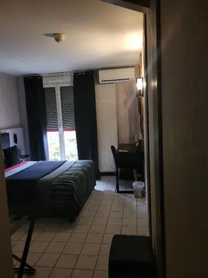 Un ou plusieurs lits dans un hébergement de l'établissement Hotel Médicis