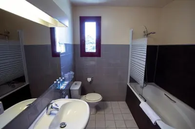 Salle de bains dans l'établissement Hotel Médicis