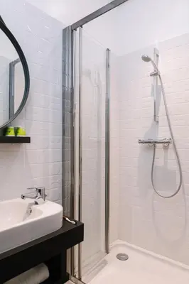 Salle de bains dans l'établissement Hôtel de Noailles