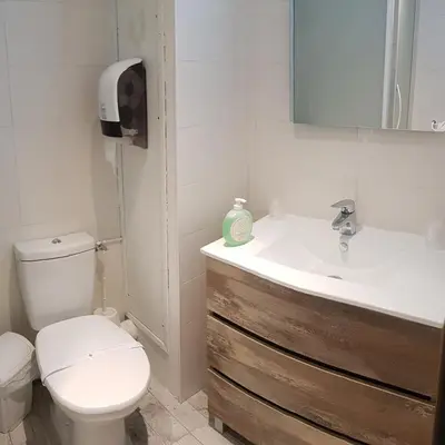 Salle de bains dans l'établissement Hôtel La Bérangère