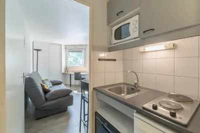 Cuisine ou kitchenette dans l'établissement Studio Baraban - Welkeys