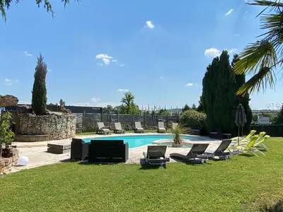Piscine de l'établissement La Roselière ou située à proximité