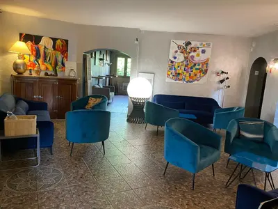 Coin salon dans l'établissement La Roselière