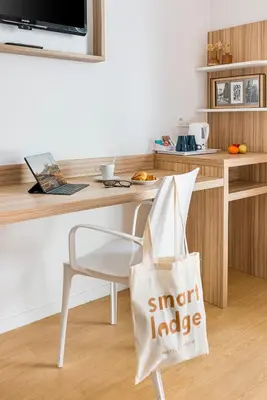 Télévision ou salle de divertissement dans l'établissement Appart hôtel Q7 Lodge Lyon 7
