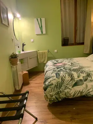 Un ou plusieurs lits dans un hébergement de l'établissement Lyon City Home's Bed & Breakfast