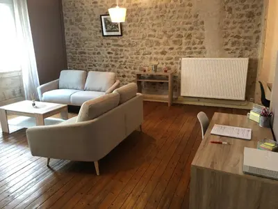 Coin salon dans l'établissement Spacieux appartement 2/6 pers 110m² proche CNPE